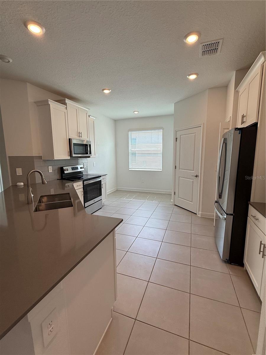 Image 18 of 39 For 3046 Camden Way