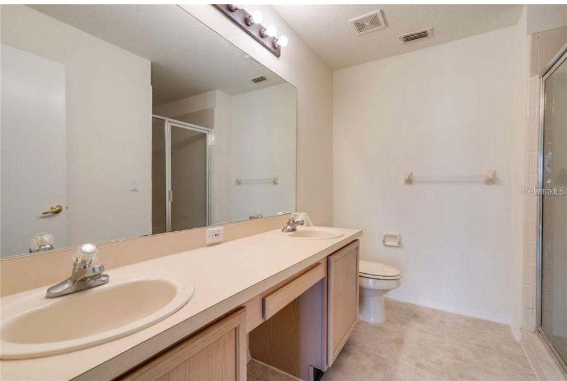Image 15 of 16 For 13301 Fairway Glen Drive 204