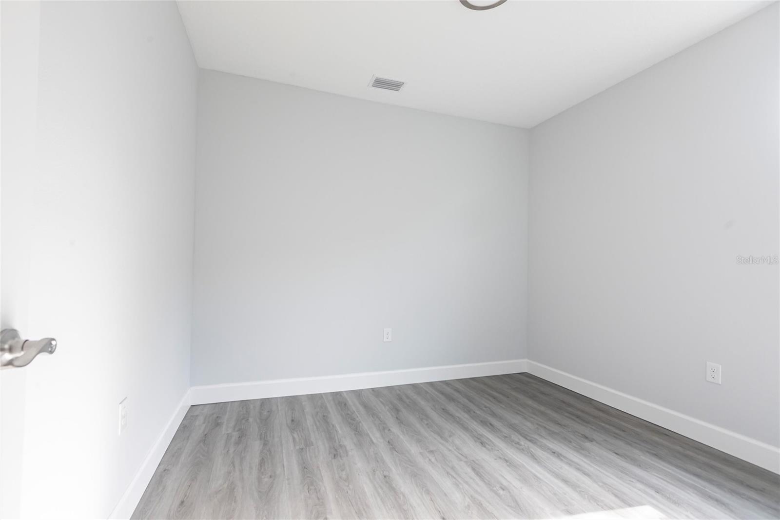 Image 19 of 39 For 11370 Kimberly Avenue