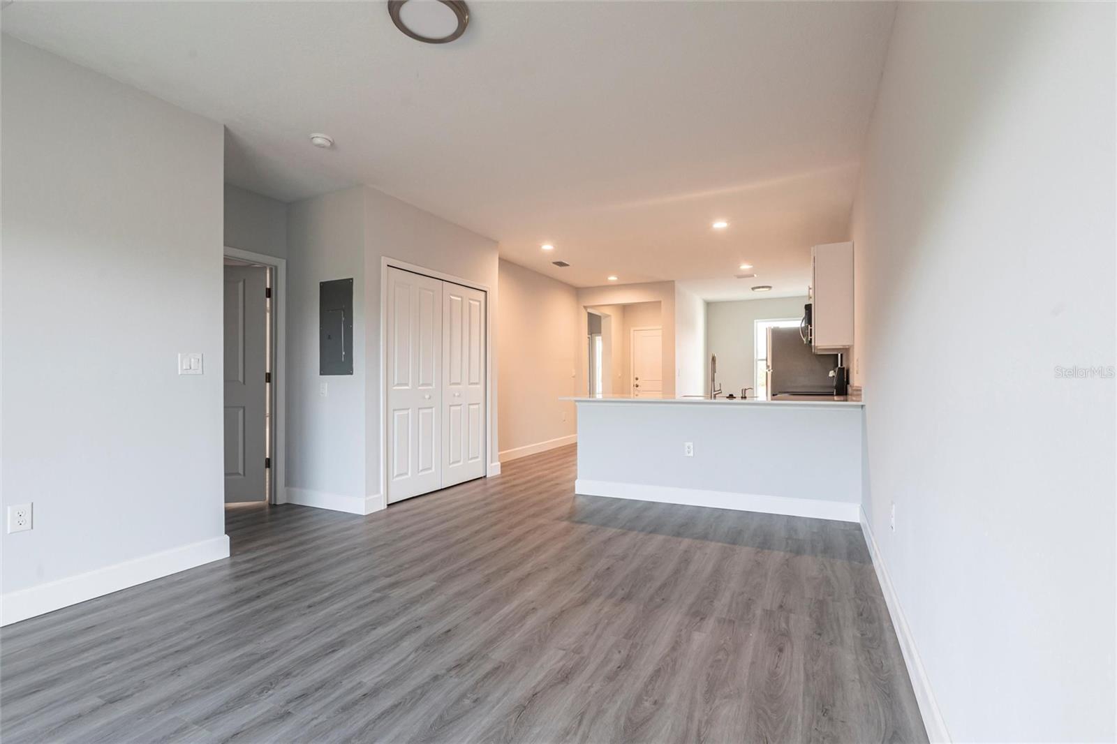 Image 4 of 39 For 11370 Kimberly Avenue
