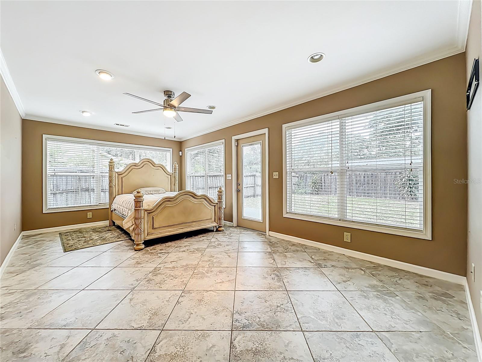 Image 28 of 42 For 5452 Higgins Way