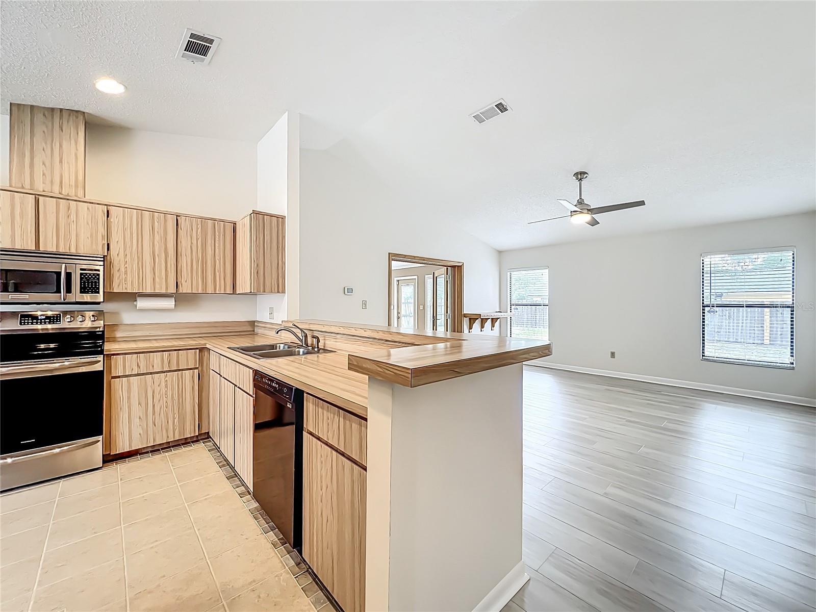 Image 4 of 42 For 5452 Higgins Way