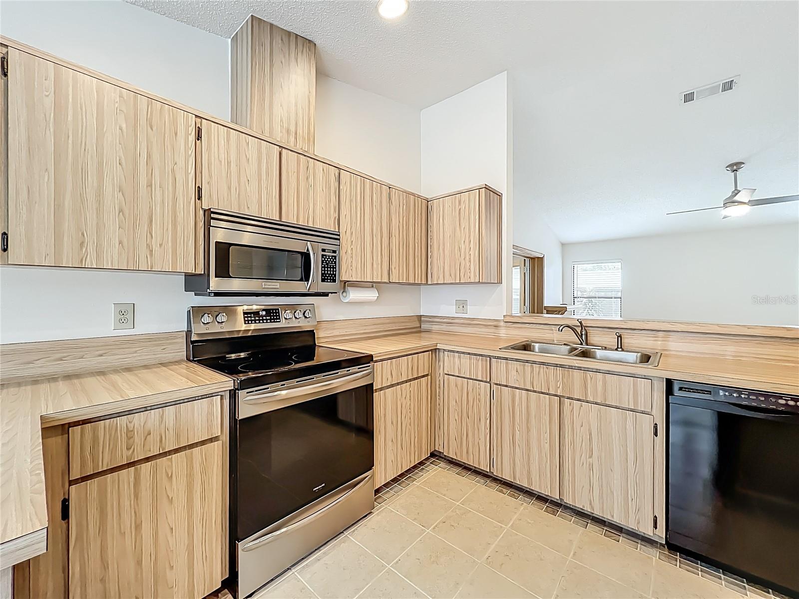 Image 7 of 42 For 5452 Higgins Way
