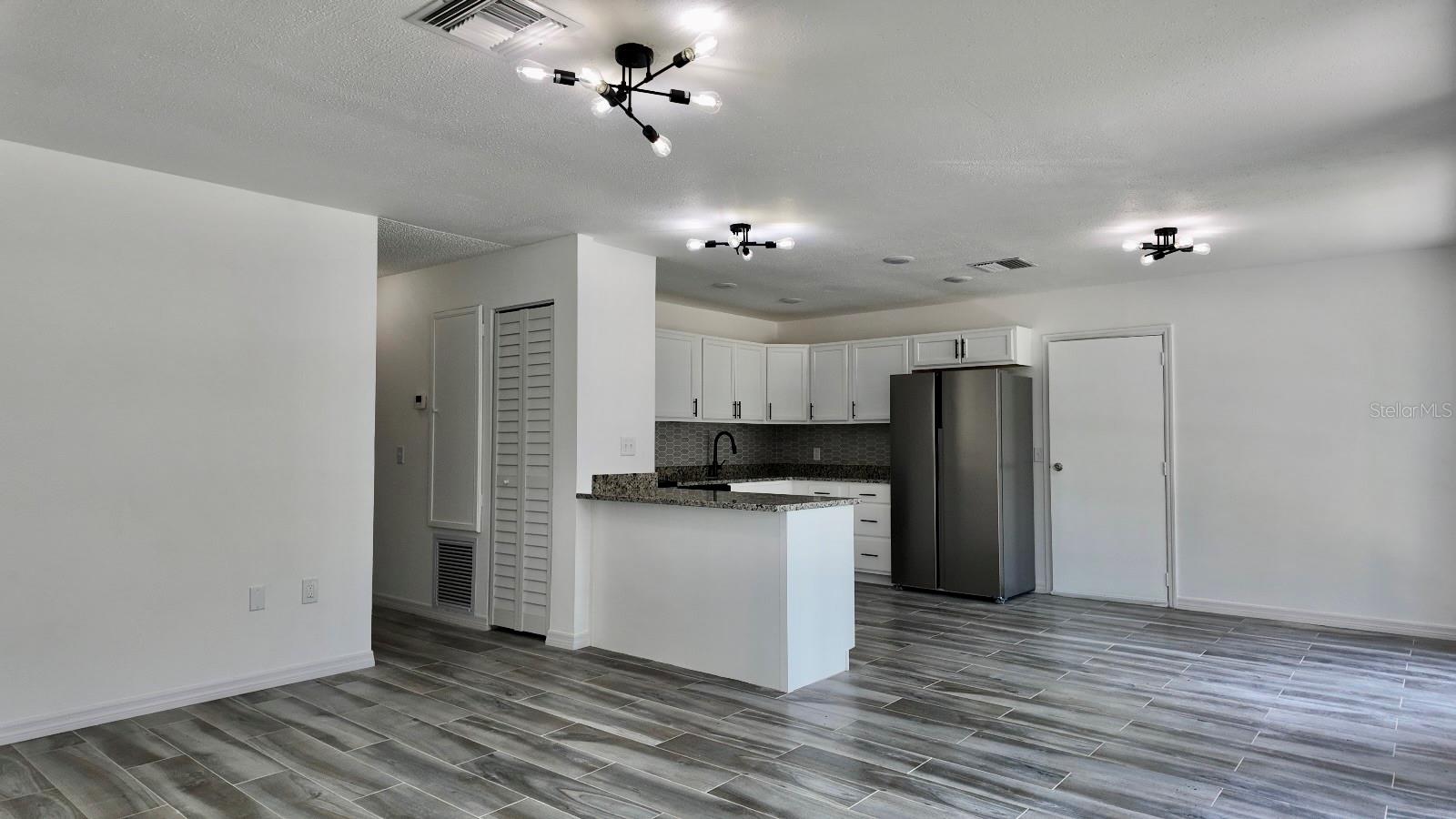 Image 7 of 21 For 4546 Ontario Drive