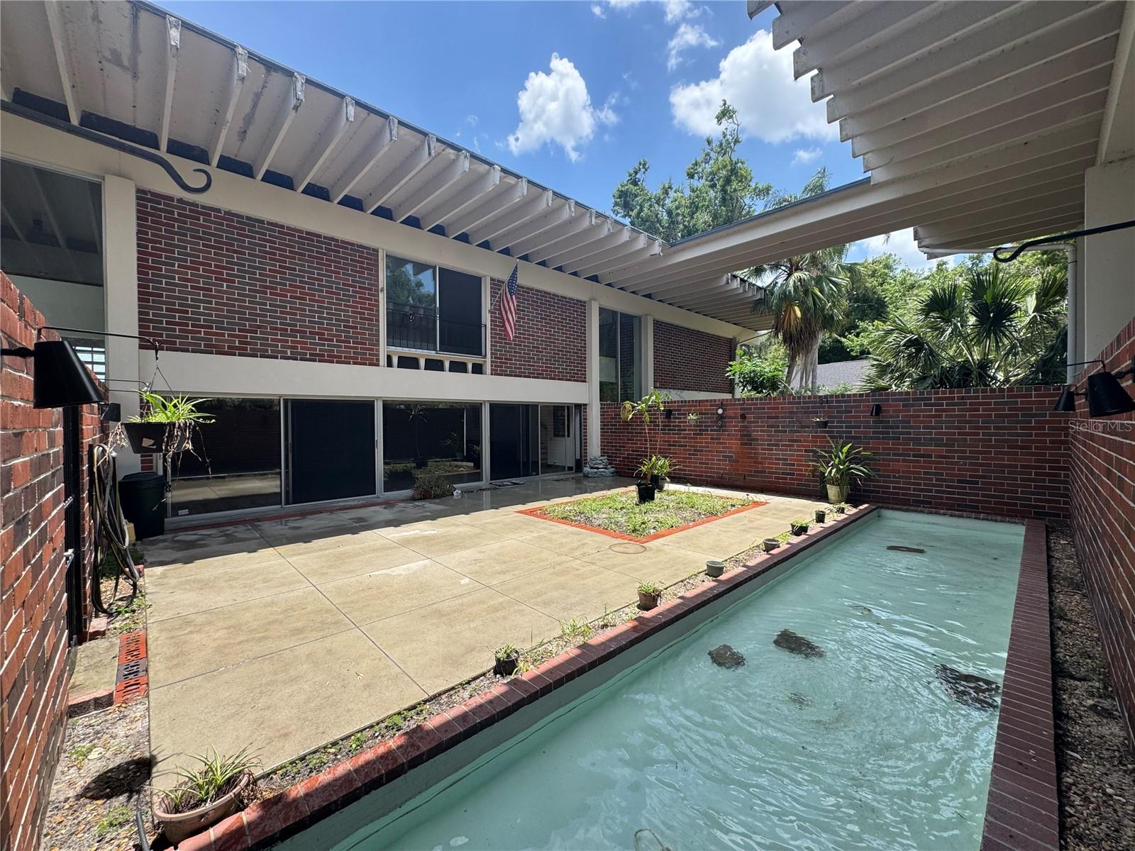 Listing photo id 11 for 550 Lake Otis Drive Se