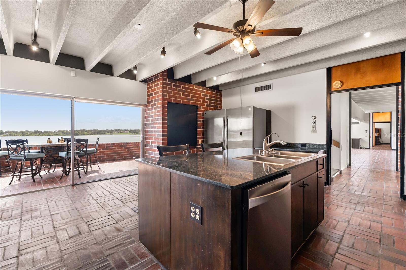 Listing photo id 14 for 550 Lake Otis Drive Se