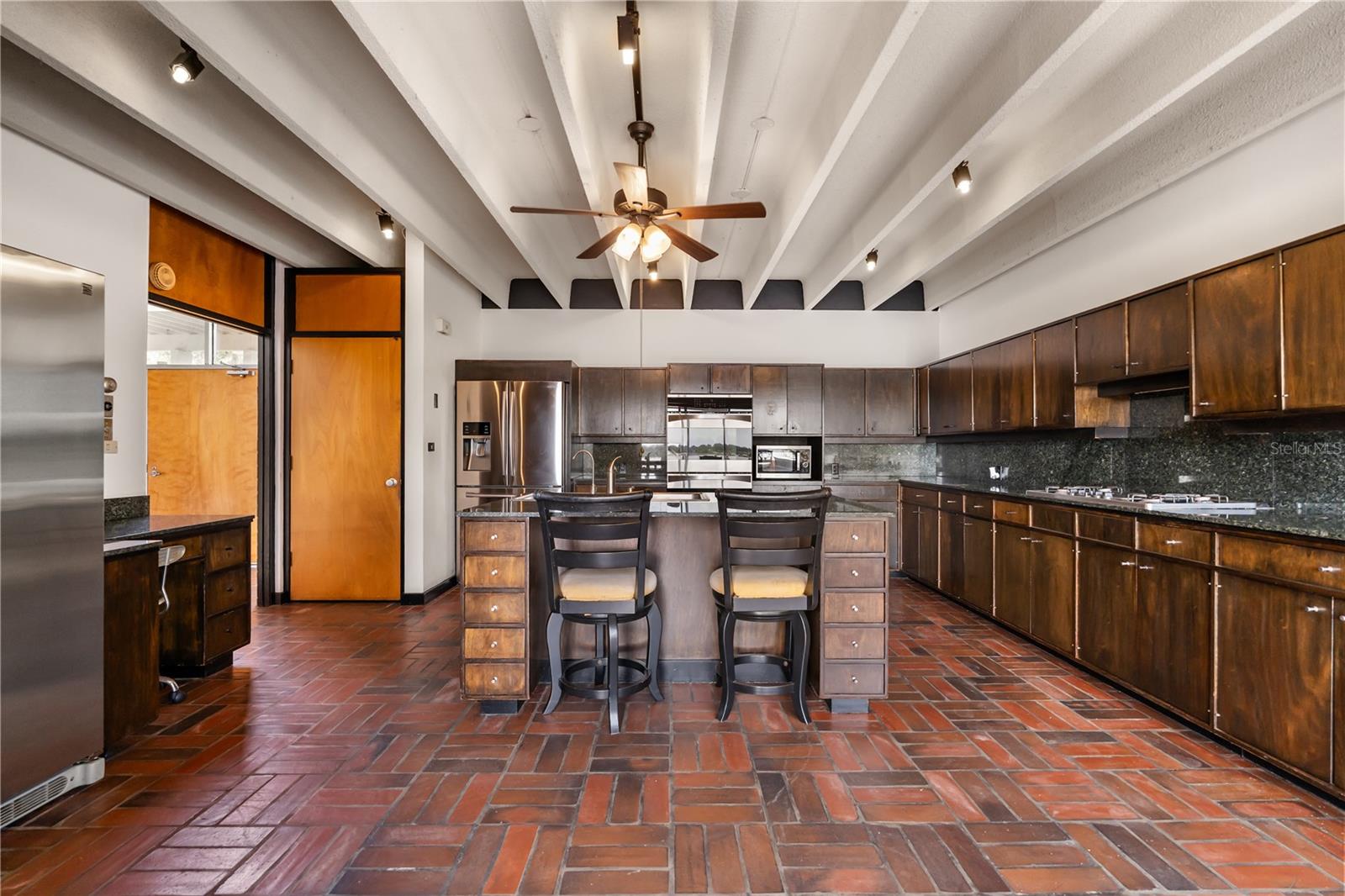 Listing photo id 15 for 550 Lake Otis Drive Se