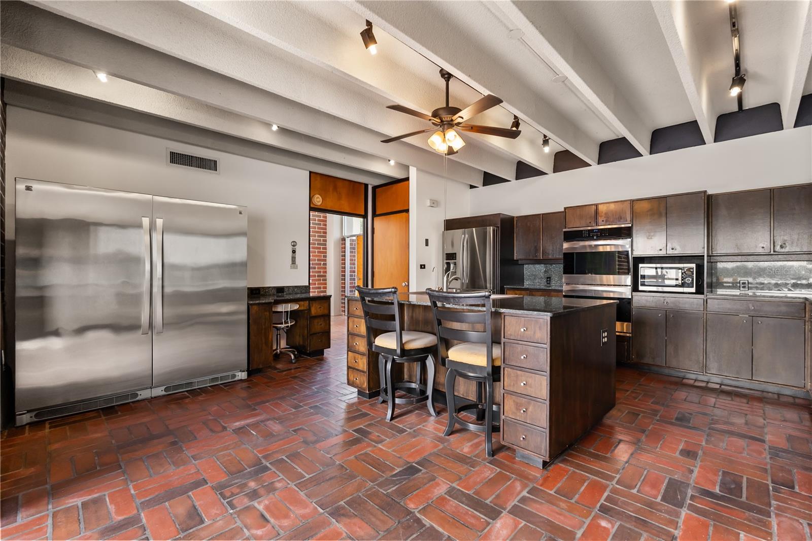 Listing photo id 17 for 550 Lake Otis Drive Se