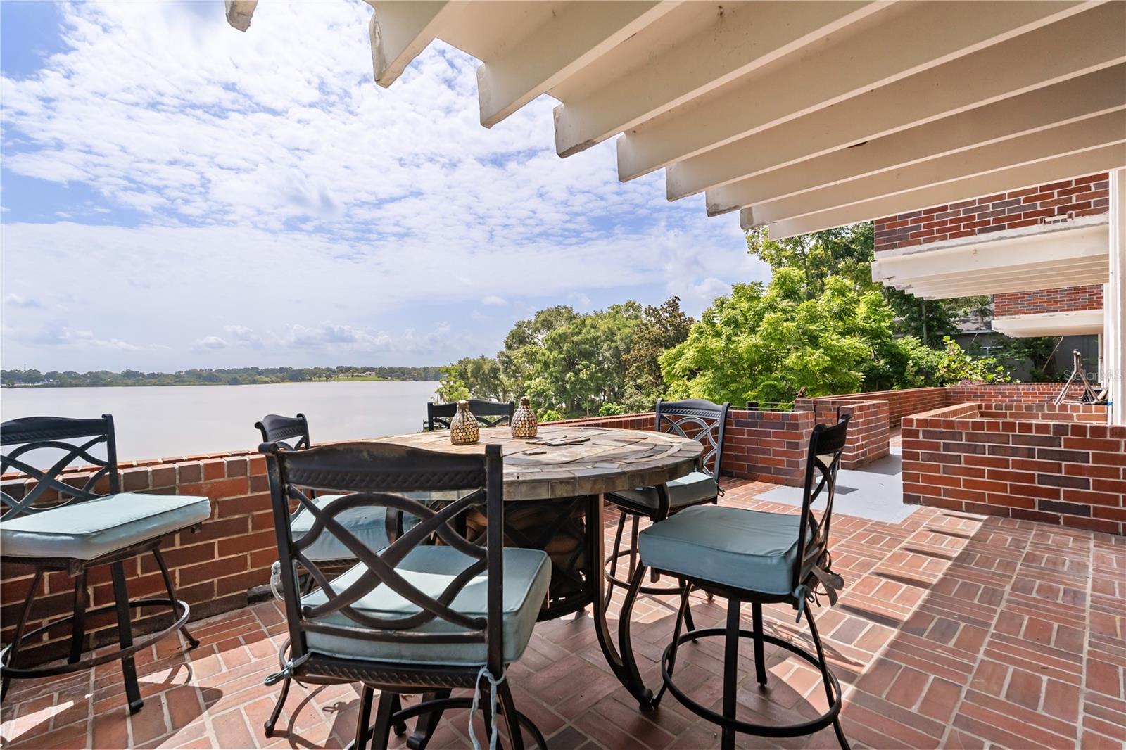 Listing photo id 18 for 550 Lake Otis Drive Se