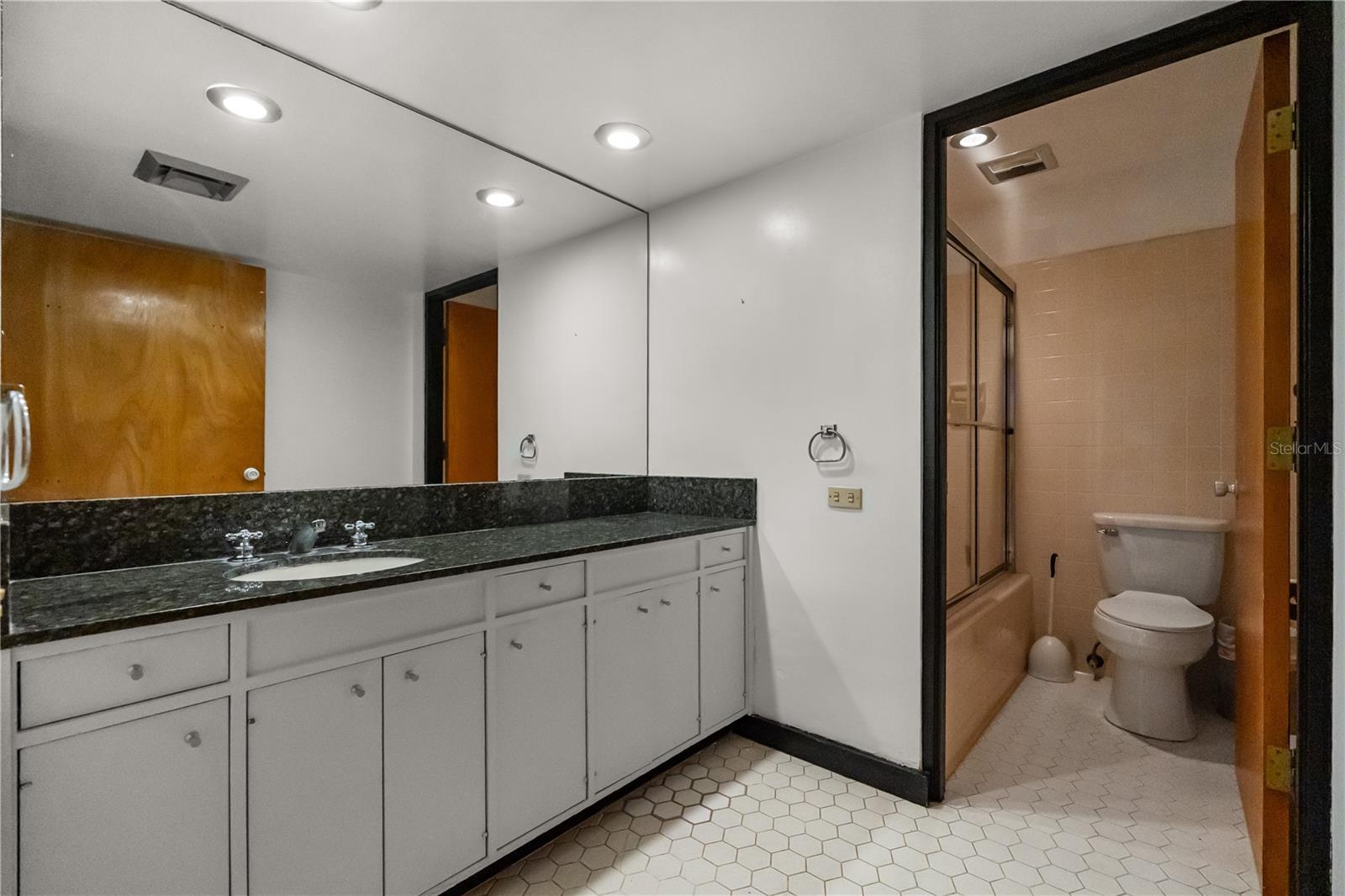 Listing photo id 24 for 550 Lake Otis Drive Se