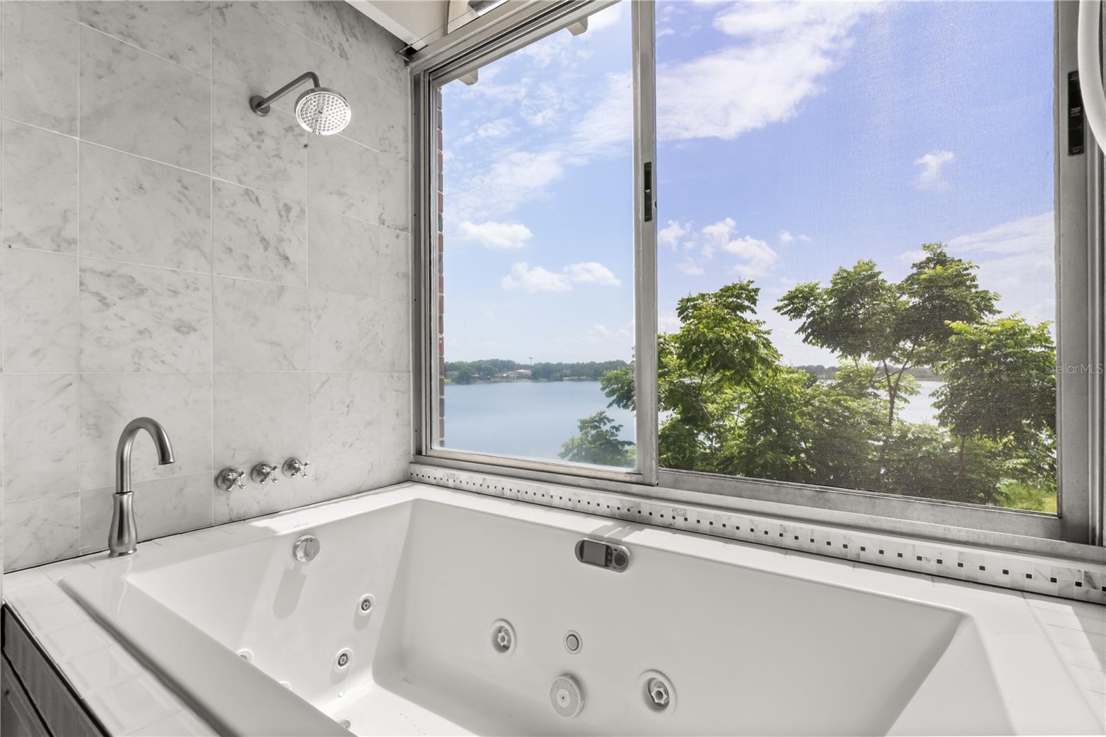 Listing photo id 28 for 550 Lake Otis Drive Se