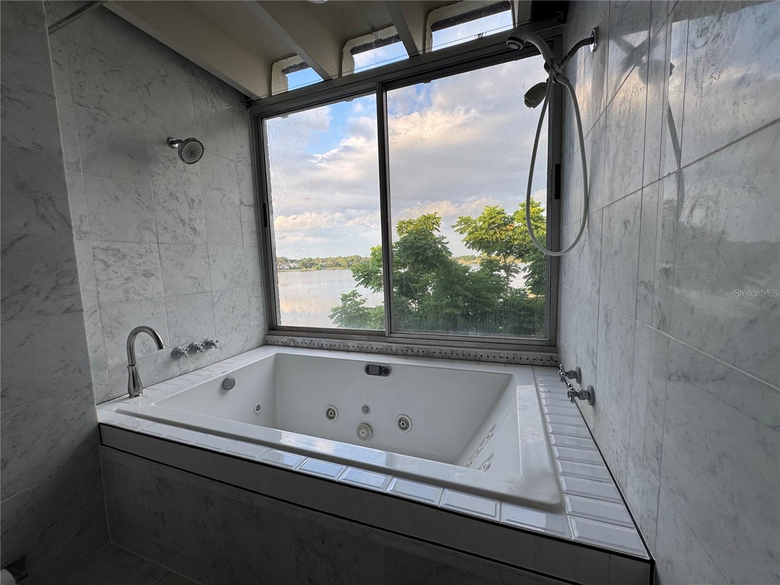 Listing photo id 29 for 550 Lake Otis Drive Se