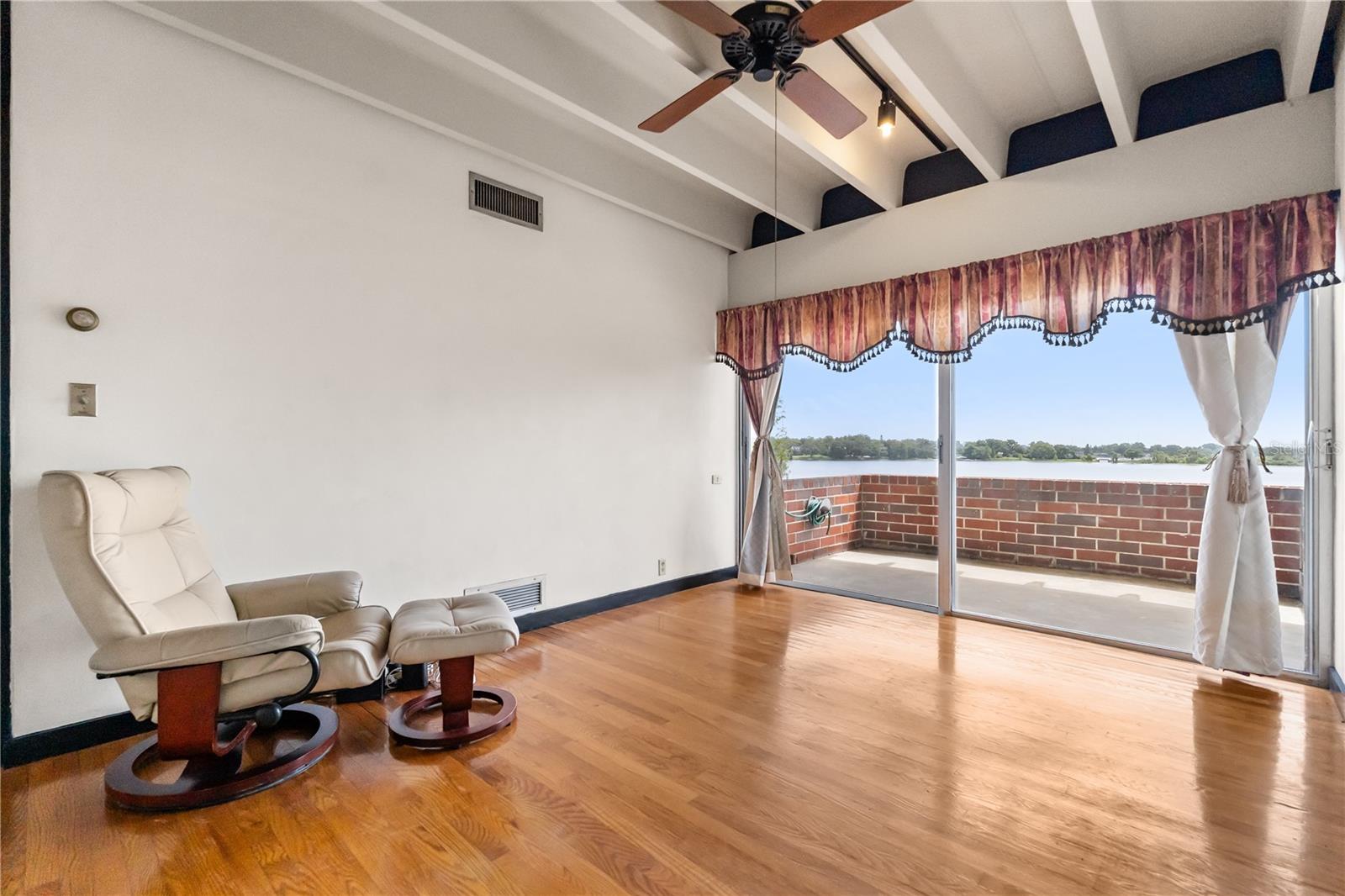 Listing photo id 31 for 550 Lake Otis Drive Se