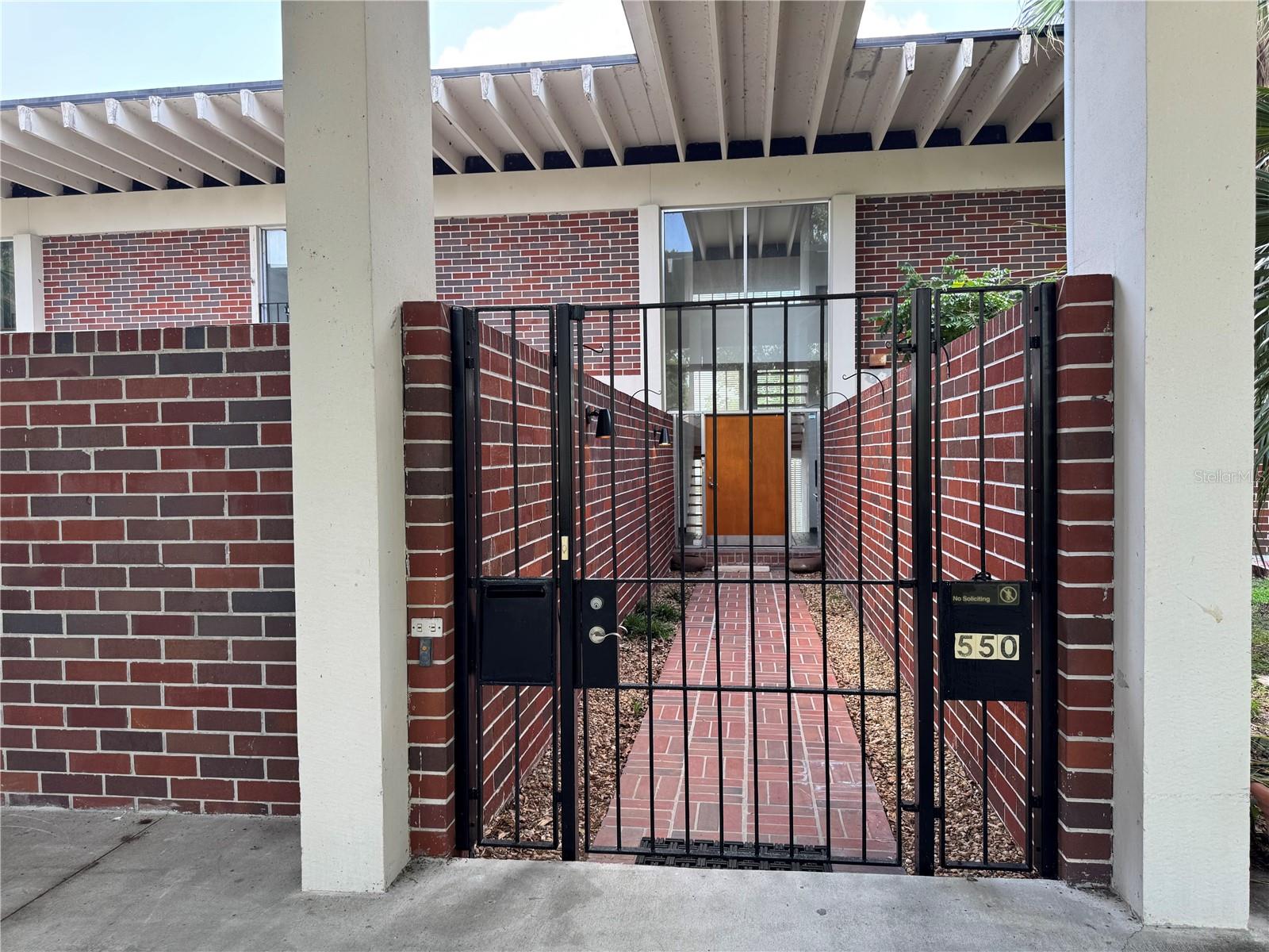 Listing photo id 3 for 550 Lake Otis Drive Se