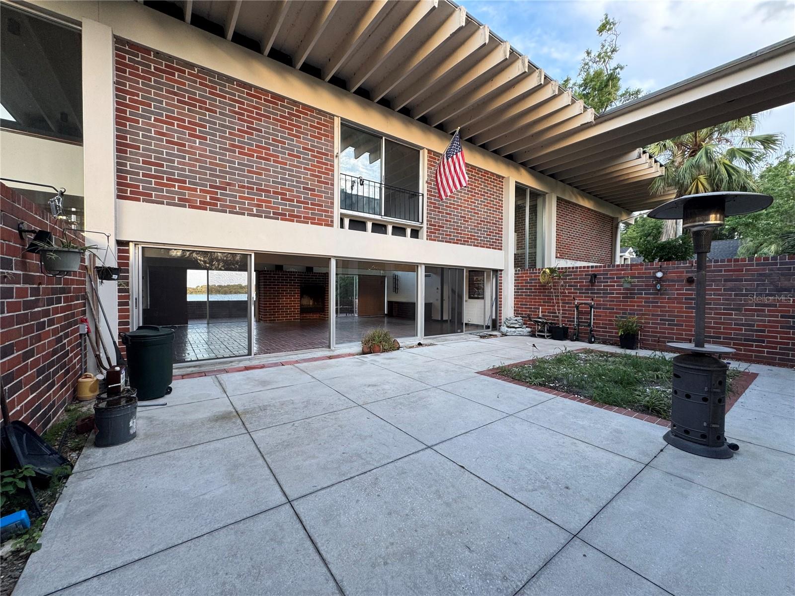 Listing photo id 57 for 550 Lake Otis Drive Se