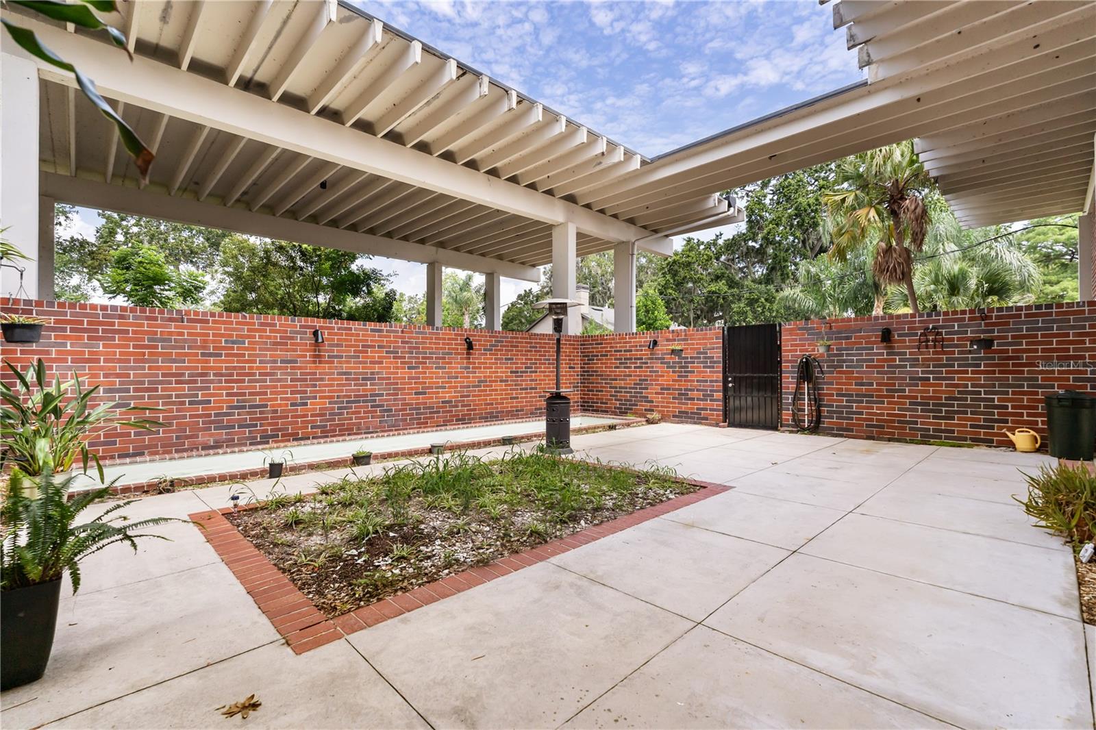 Listing photo id 62 for 550 Lake Otis Drive Se