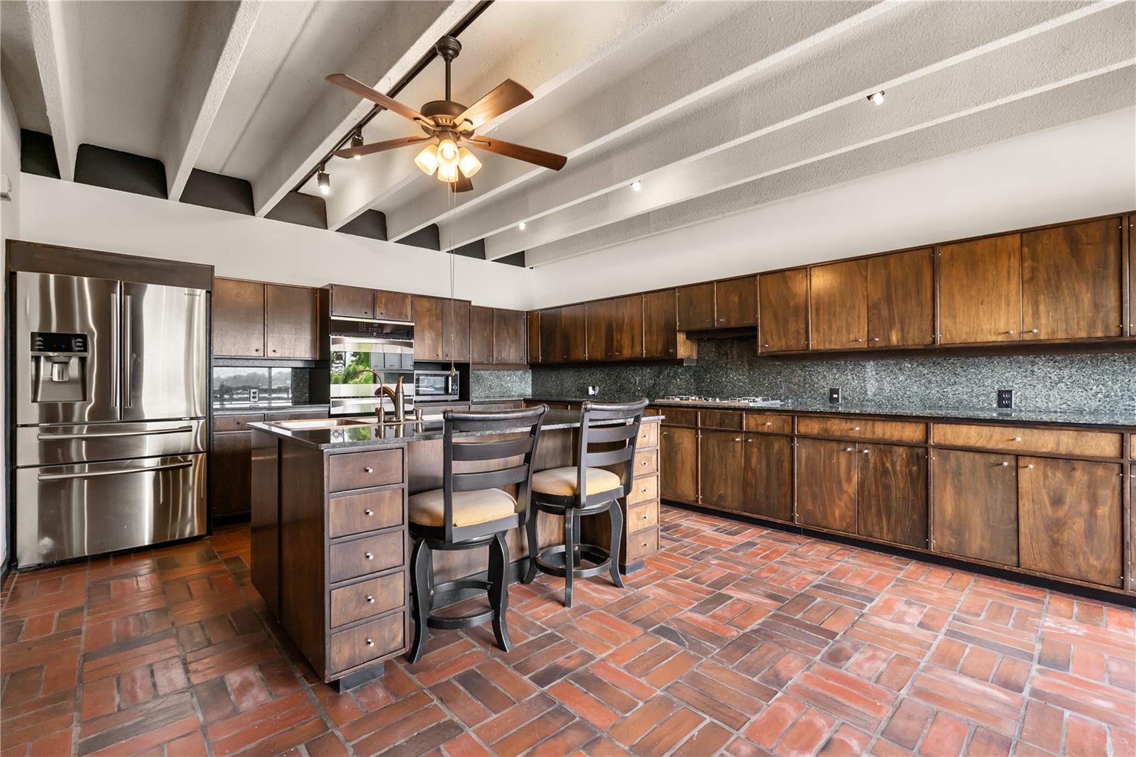 Listing photo id 71 for 550 Lake Otis Drive Se