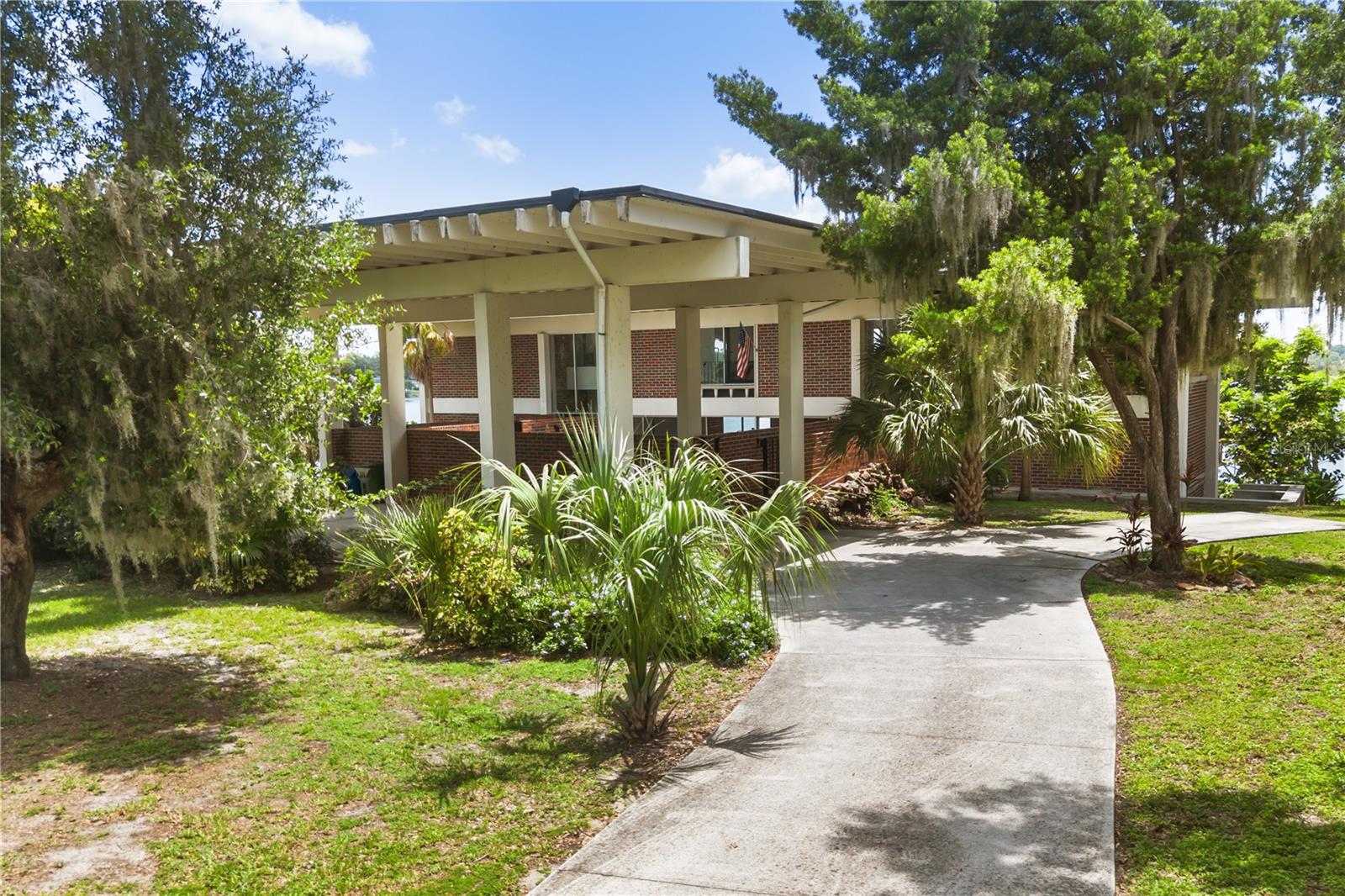 Listing photo id 75 for 550 Lake Otis Drive Se