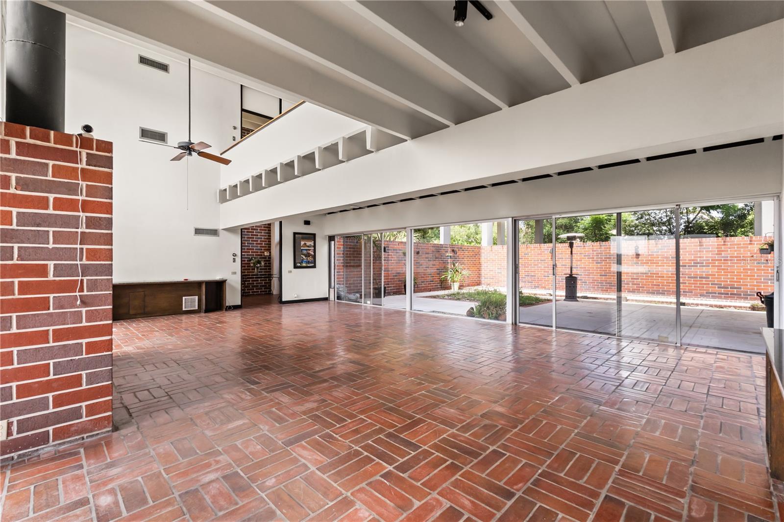 Listing photo id 7 for 550 Lake Otis Drive Se