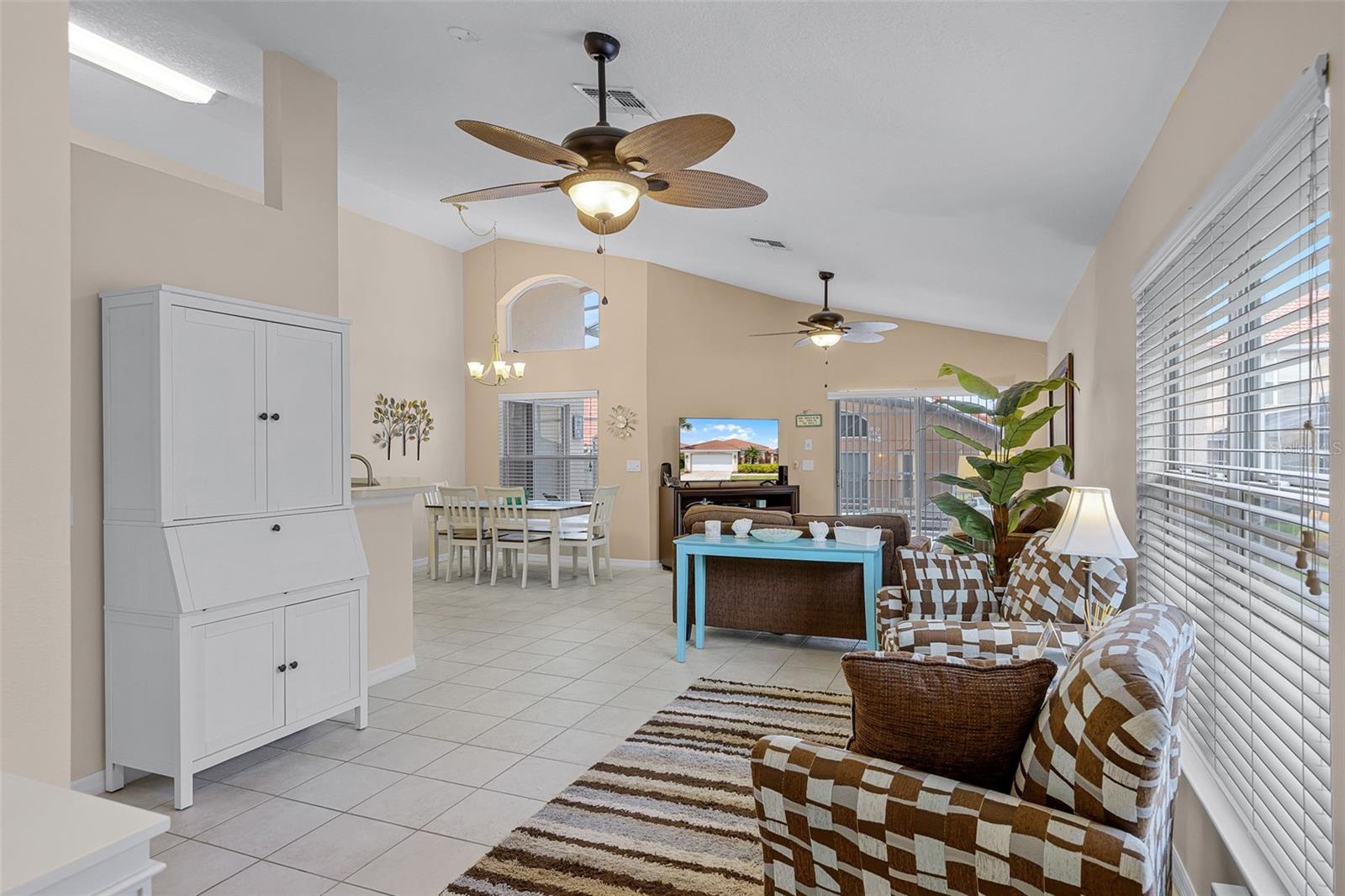 Image 3 of 61 For 423 Paloma Drive