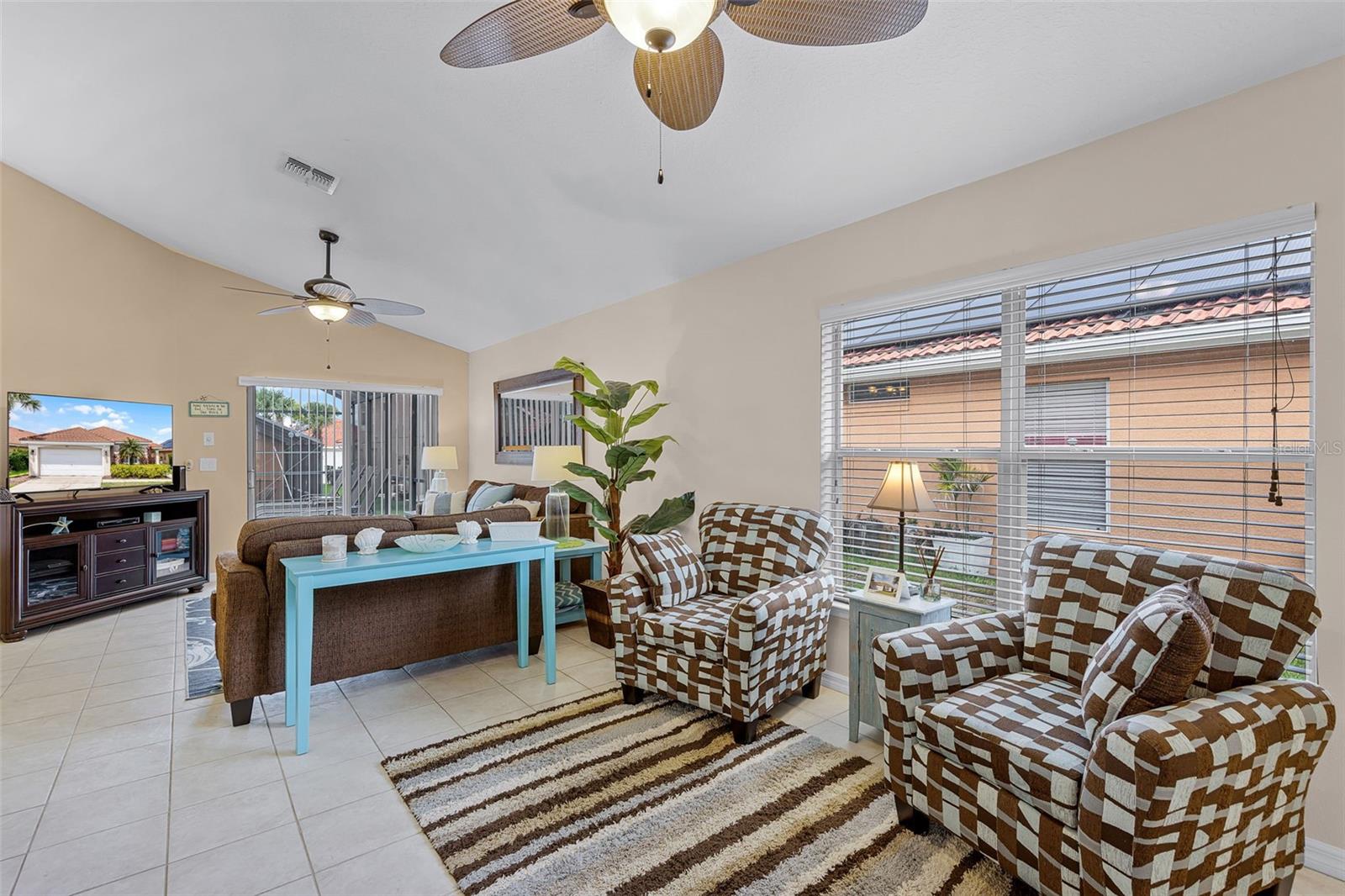 Image 4 of 61 For 423 Paloma Drive