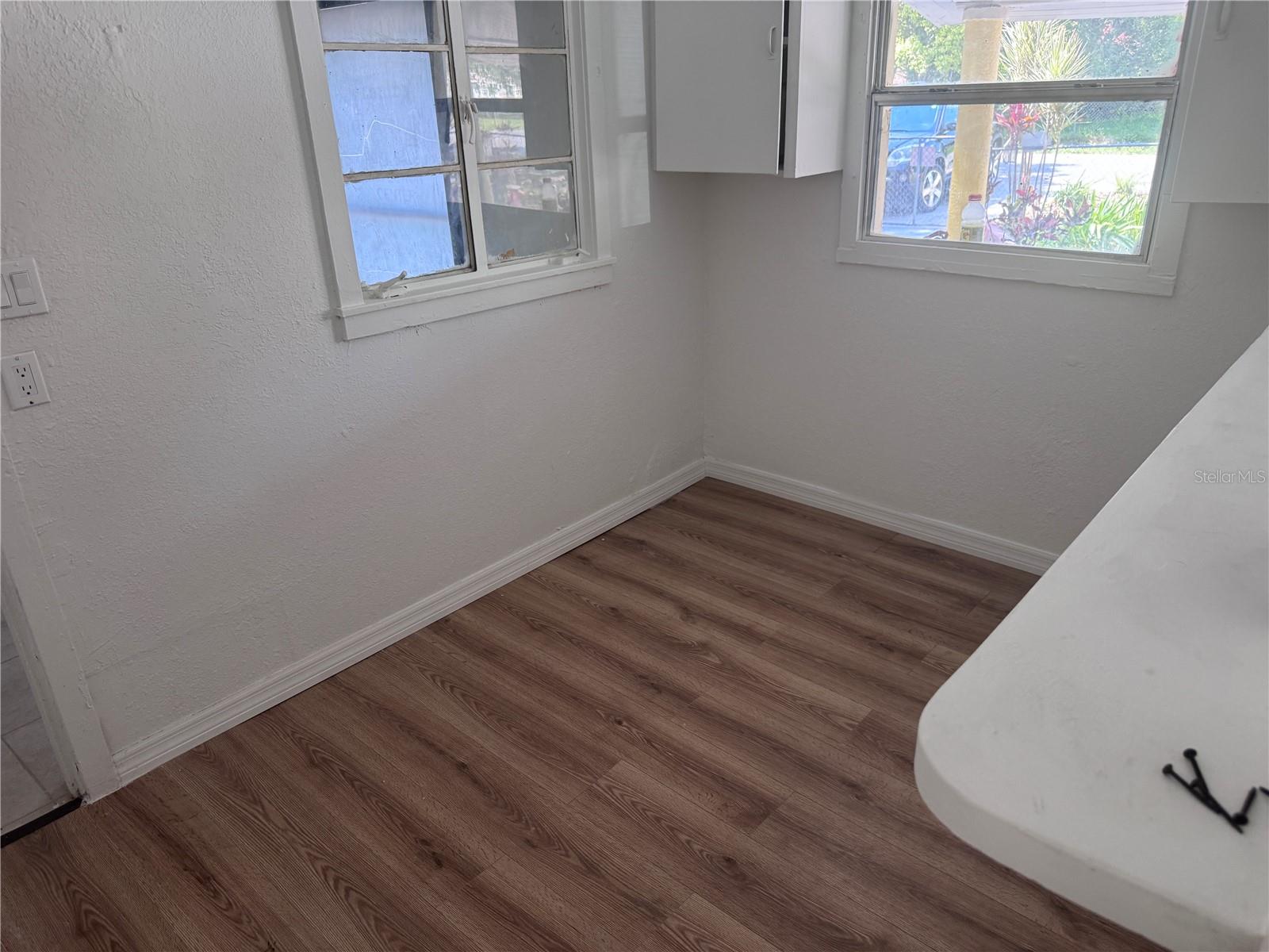 Image 12 of 20 For 822 5th St  