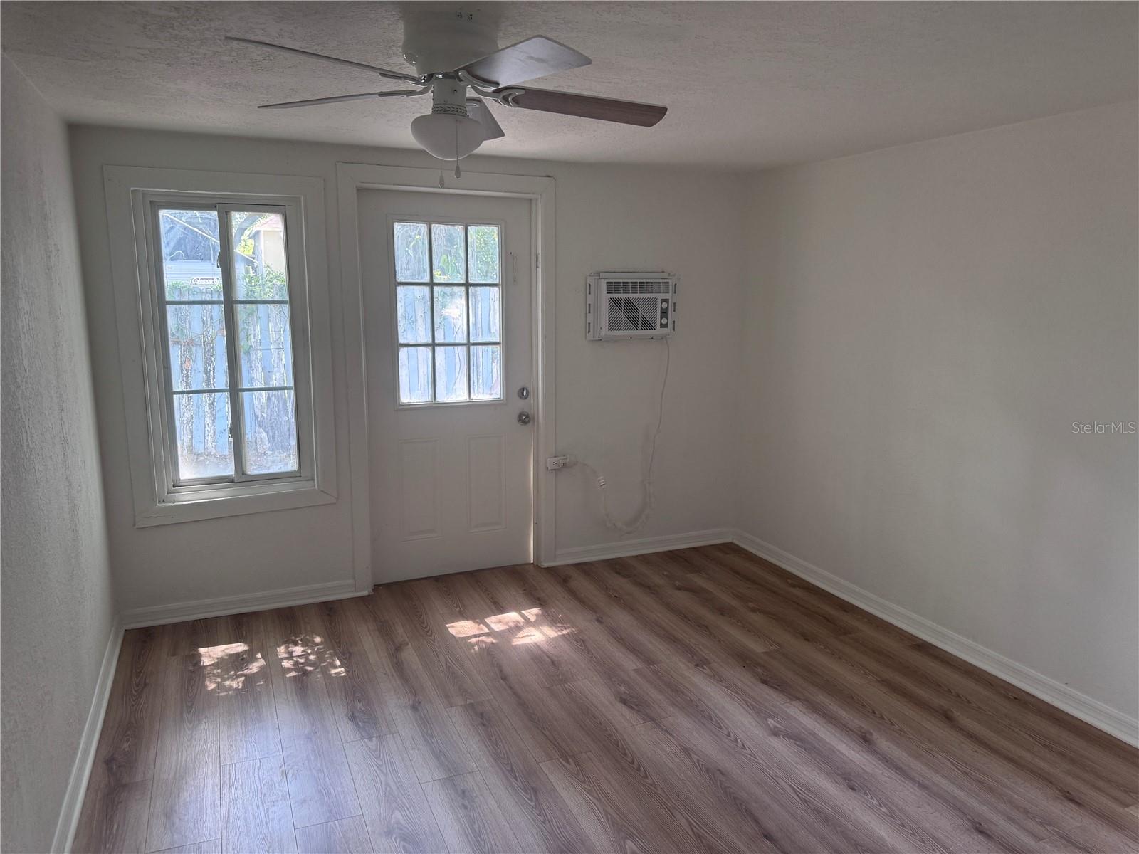Image 18 of 20 For 822 5th St  