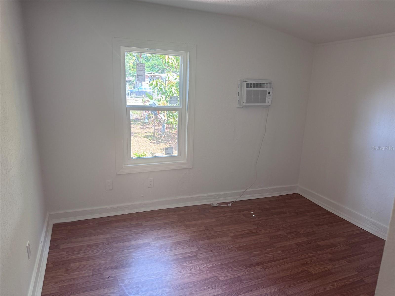 Image 4 of 20 For 822 5th St  