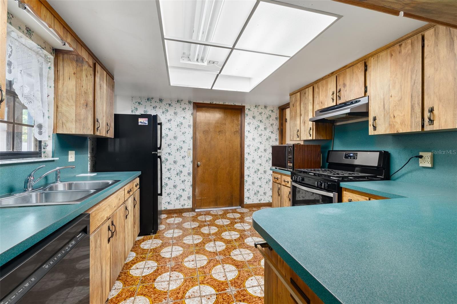 Image 18 of 51 For 4307 Oak Court