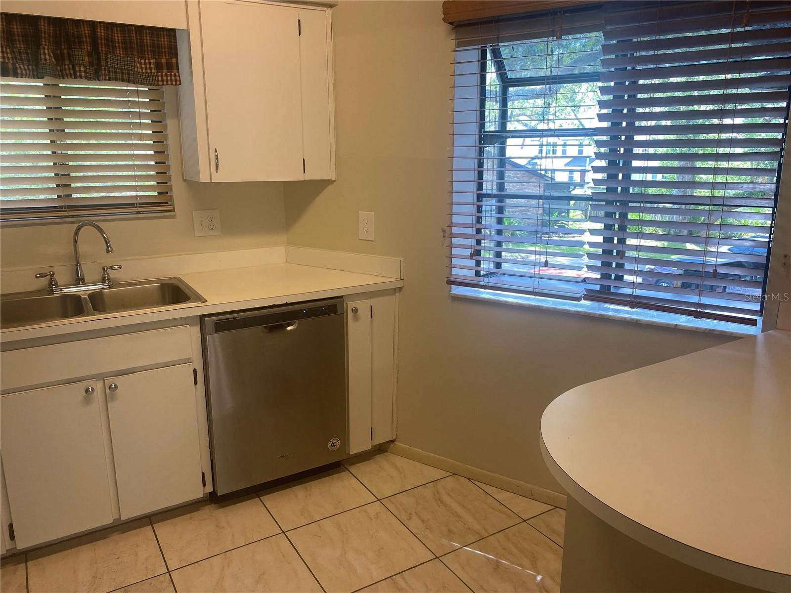 Image 3 of 20 For 1768 Foxhall Circle 1768