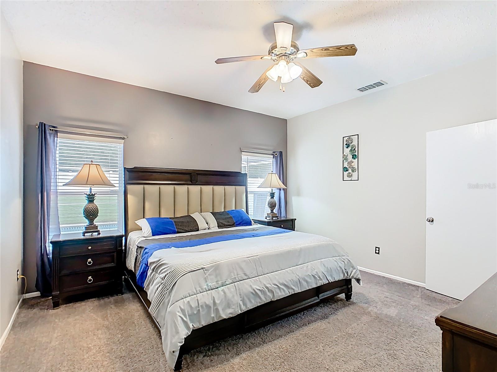 Image 4 of 52 For 824 Bloomingdale Drive
