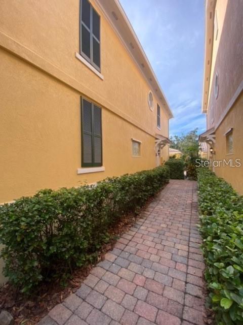 Image 4 of 12 For 8561 Insular Lane