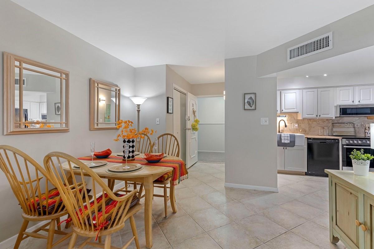 Image 11 of 35 For 10365 Paradise Boulevard 21