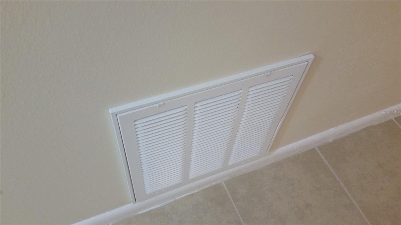 Image 20 of 45 For 2912 Semoran Boulevard 1