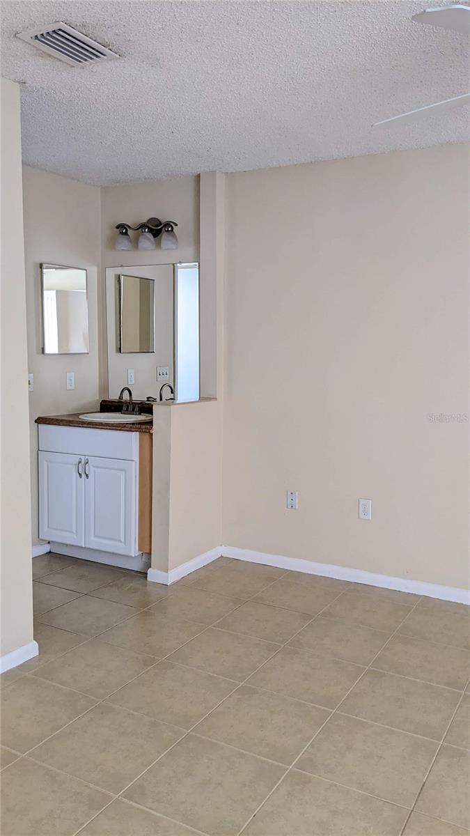 Image 33 of 45 For 2912 Semoran Boulevard 1