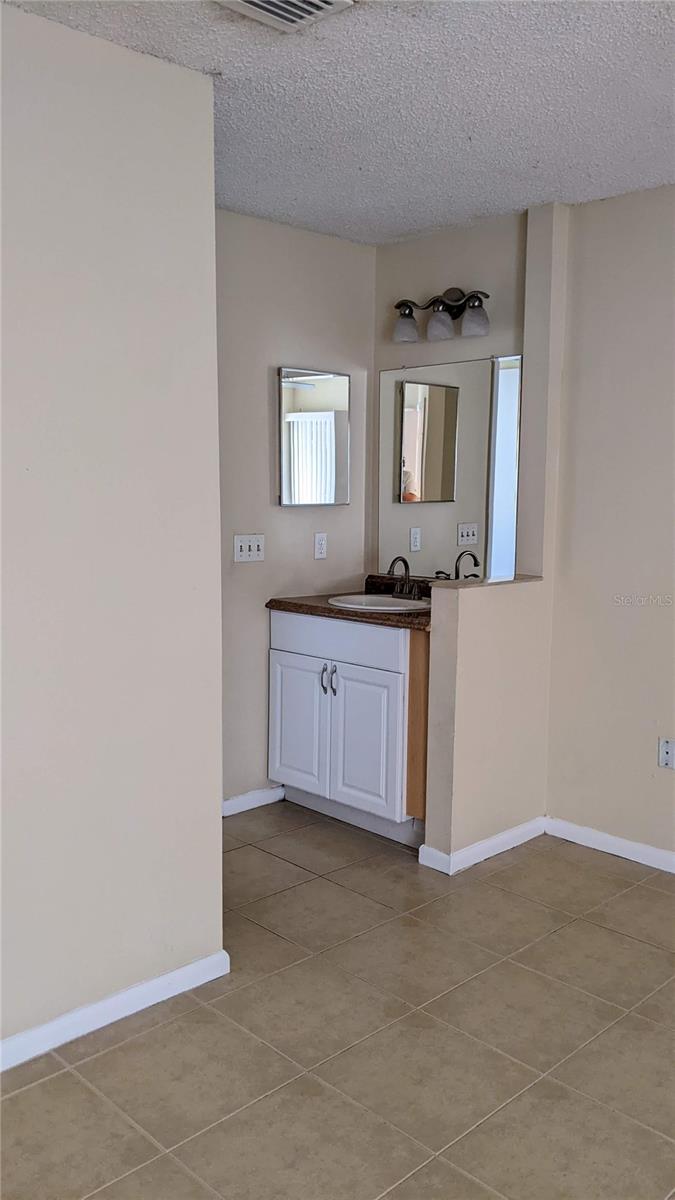 Image 36 of 45 For 2912 Semoran Boulevard 1