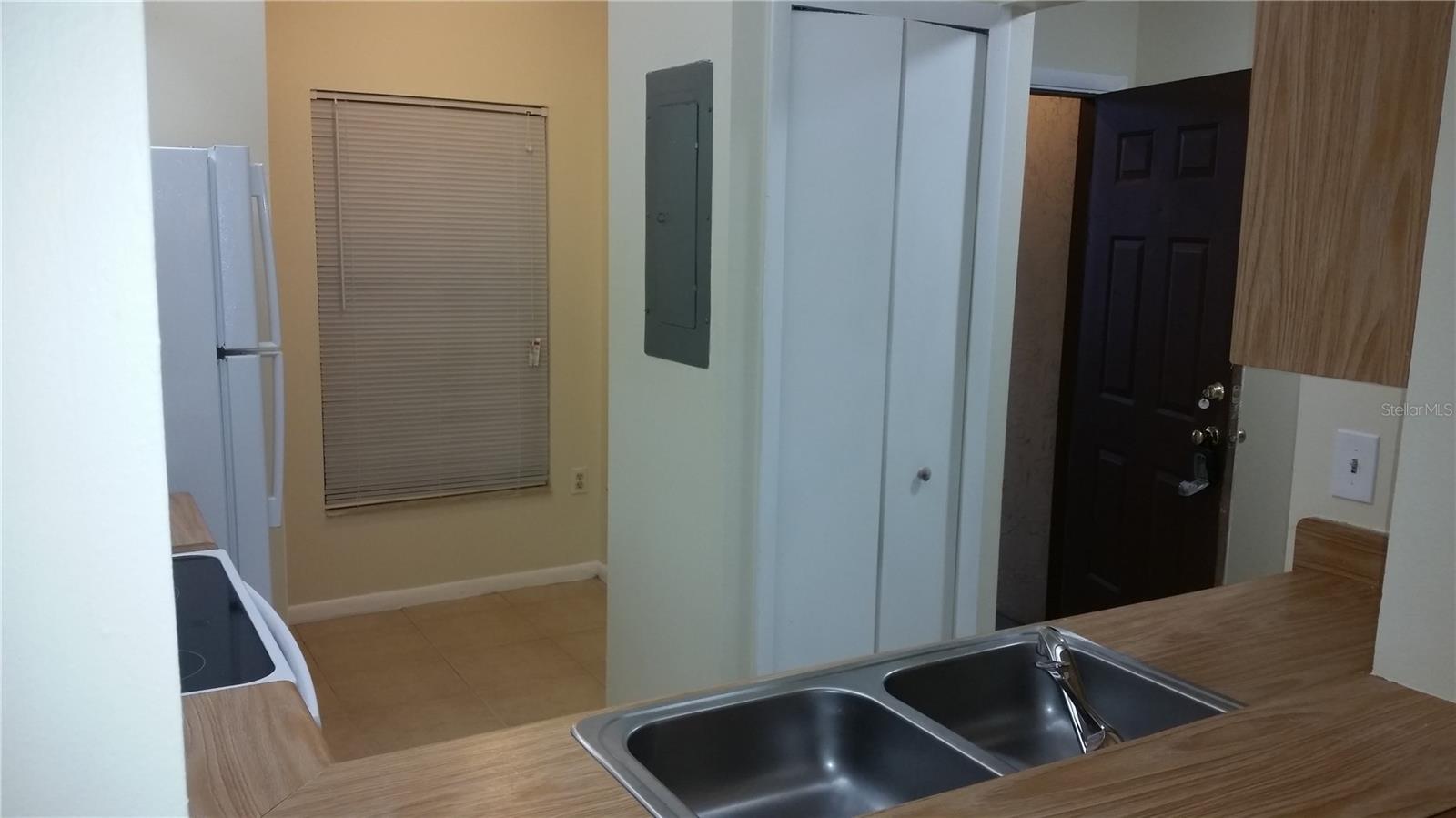 Image 5 of 45 For 2912 Semoran Boulevard 1