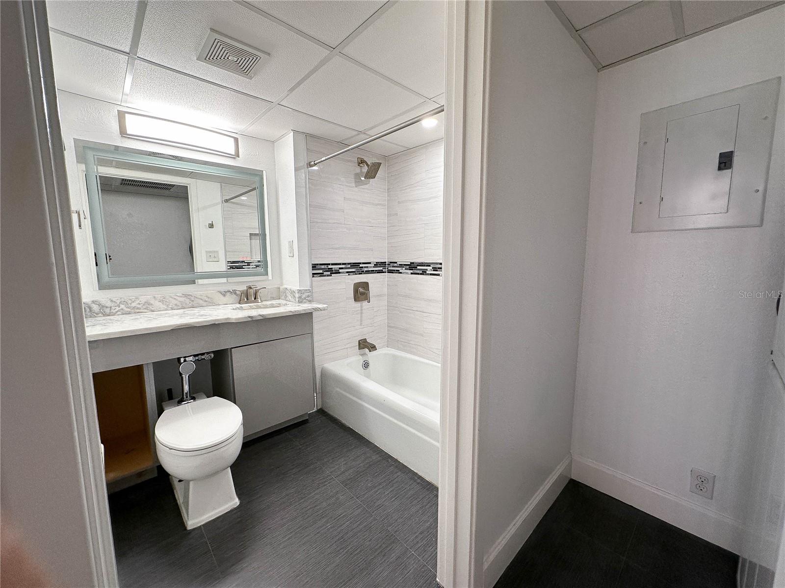 Image 11 of 22 For 151 Washington Street 628