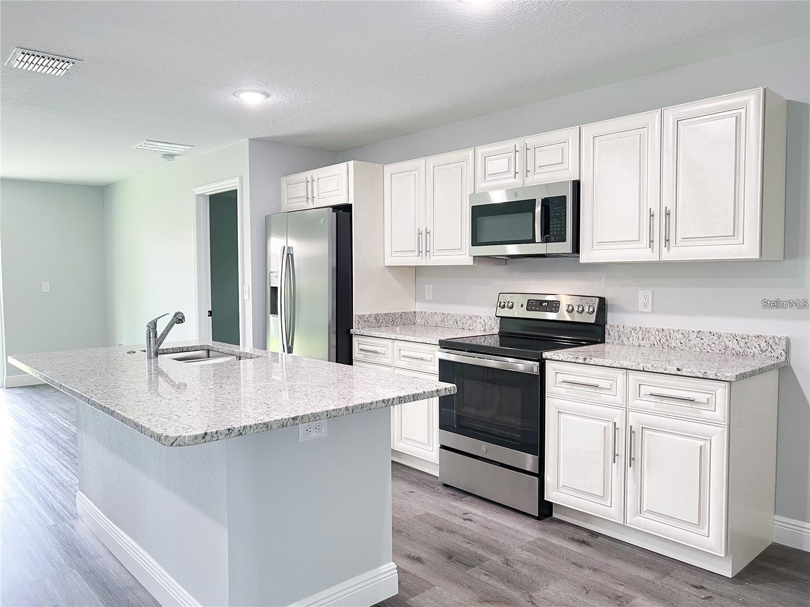 Image 3 of 7 For 18305 Eblis Avenue