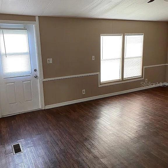 Image 4 of 15 For 4704 Dunkeld Avenue