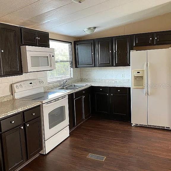 Image 5 of 15 For 4704 Dunkeld Avenue