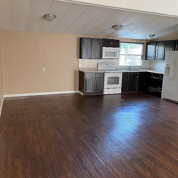 Image 6 of 15 For 4704 Dunkeld Avenue