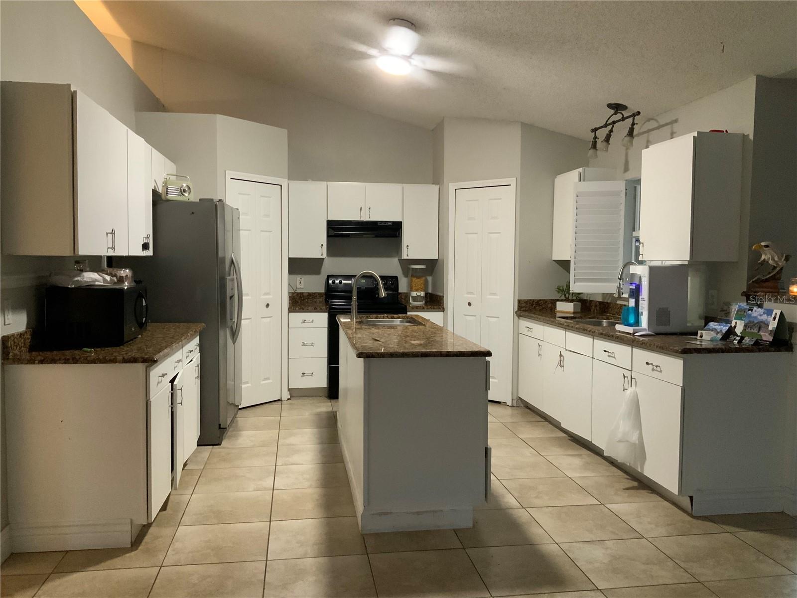 Image 16 of 24 For 856 Jarnac Drive