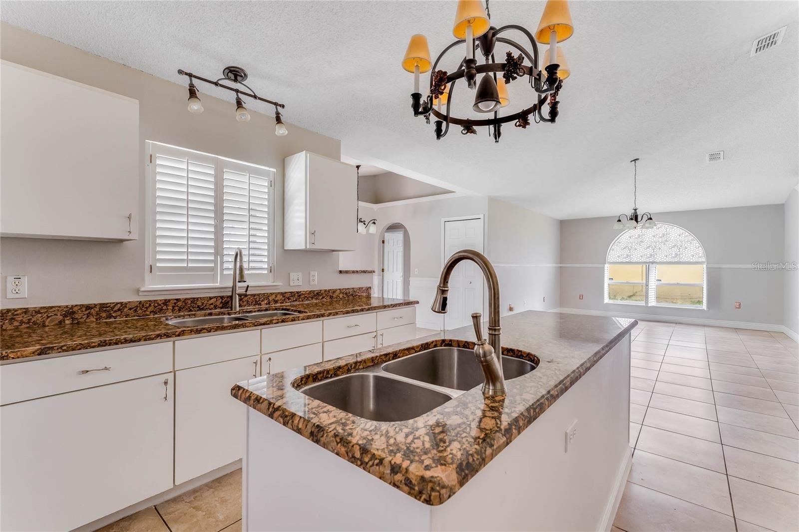 Image 17 of 24 For 856 Jarnac Drive