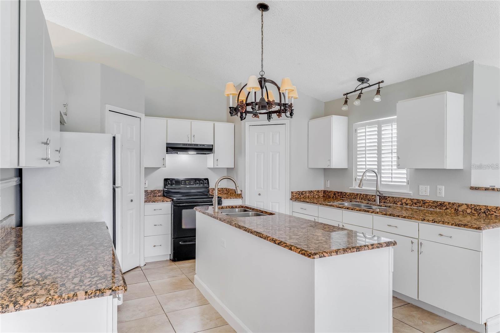 Image 18 of 24 For 856 Jarnac Drive