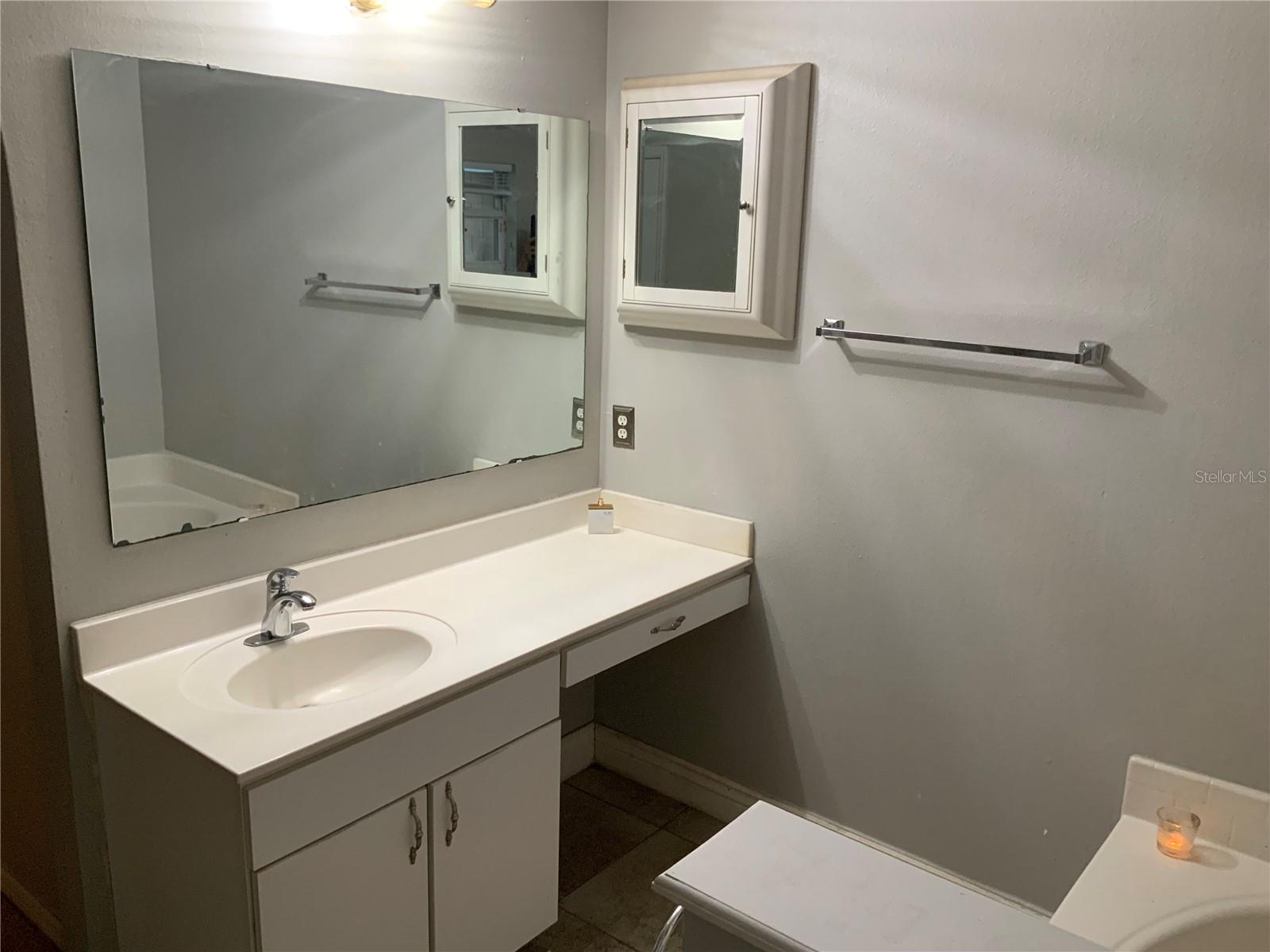 Image 21 of 24 For 856 Jarnac Drive