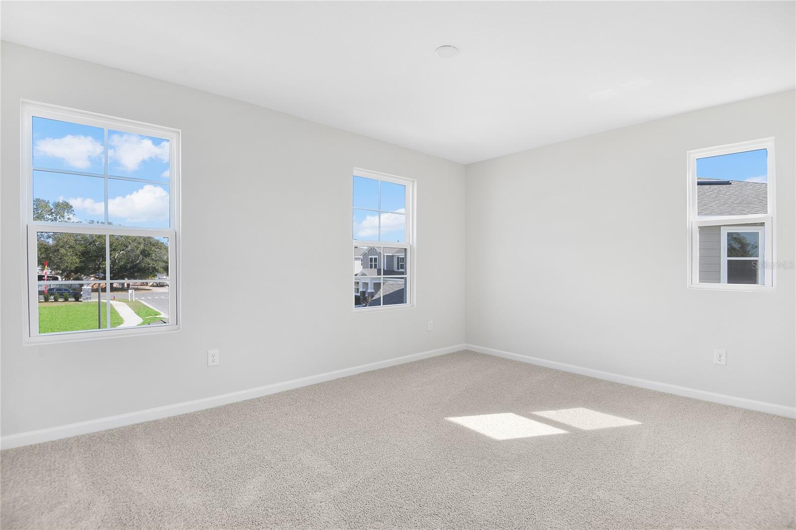 Image 13 of 17 For 530 Summit River Drive
