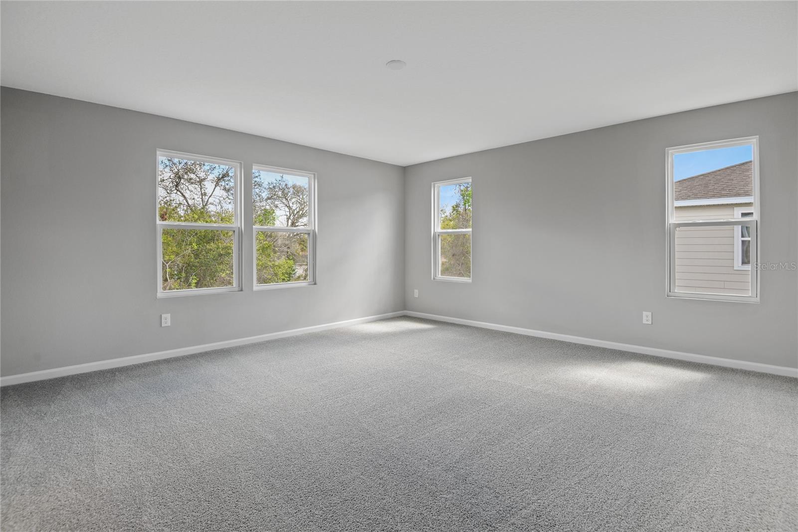 Image 11 of 20 For 555 Summit River Drive