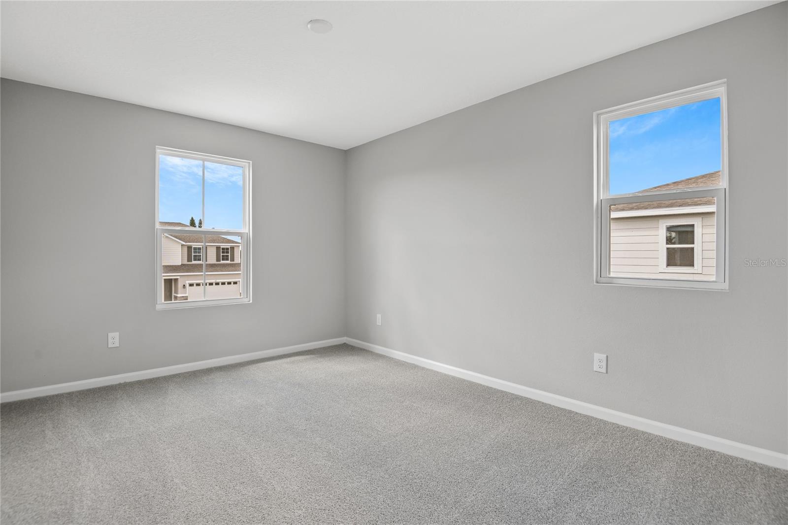 Image 16 of 20 For 555 Summit River Drive