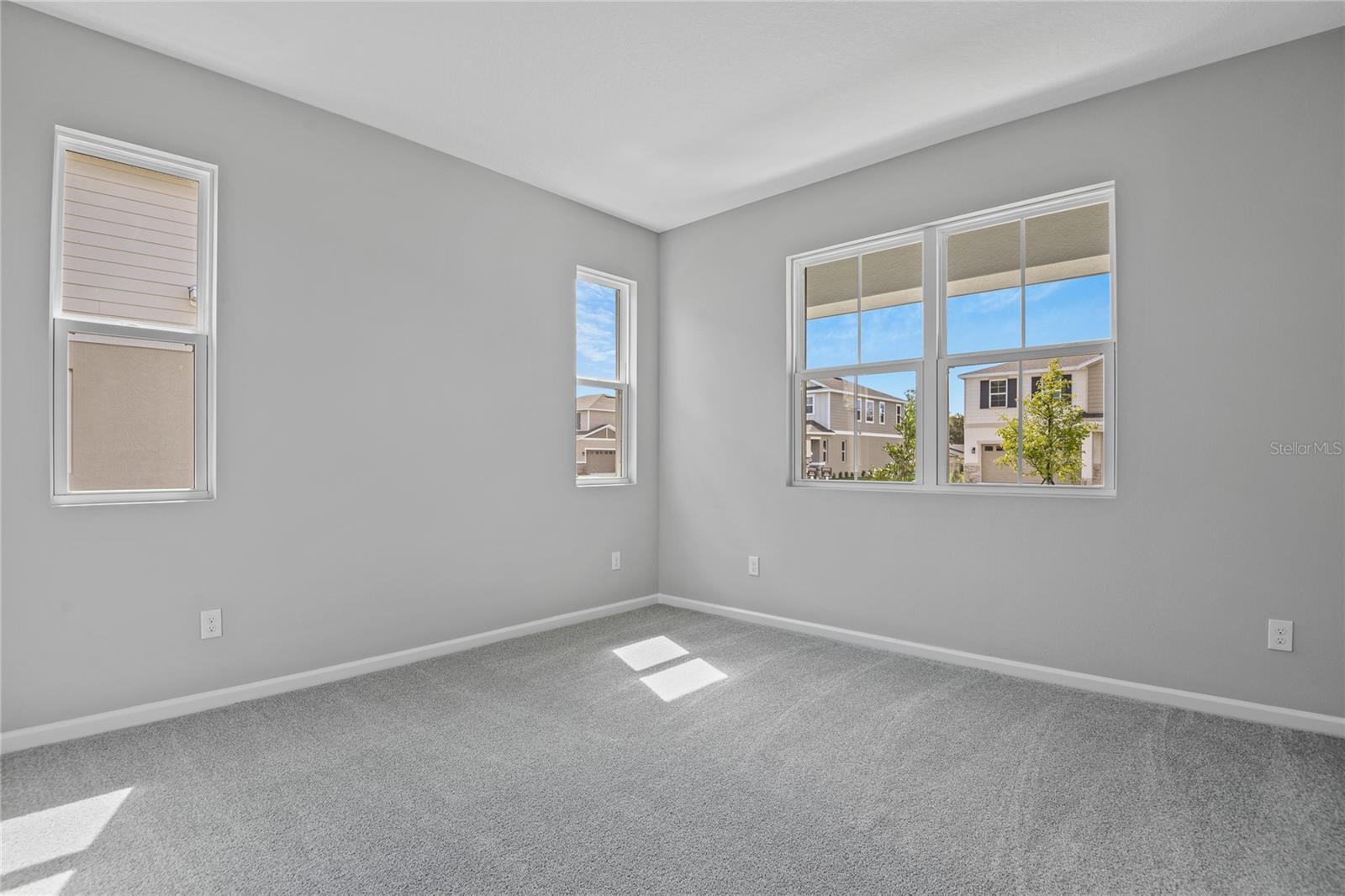 Image 3 of 20 For 555 Summit River Drive